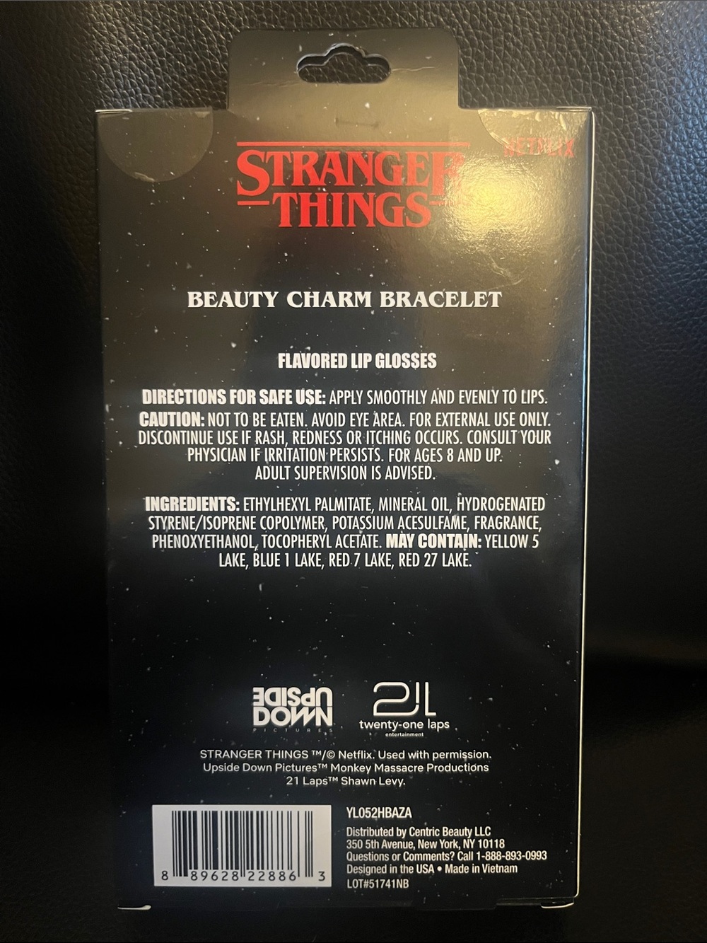 Stranger Things Lip Gloss Beauty Charm Bracelet - New in Package - Picture 3 of 3